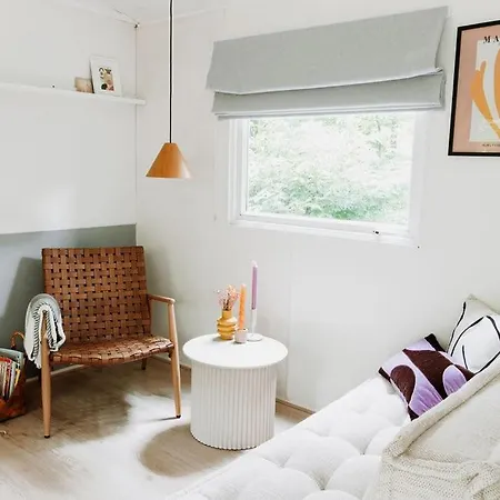 The Red Shutter * Hattemerbroek