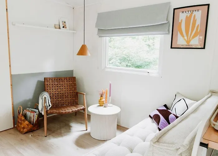 The Red Shutter * Hattemerbroek