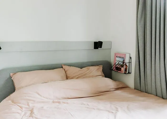 The Red Shutter * Hattemerbroek